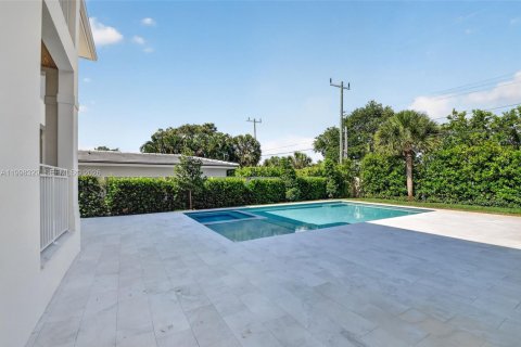 House in Lake Worth, Florida 5 bedrooms, 283.07 sq.m. № 2074492 - photo 20