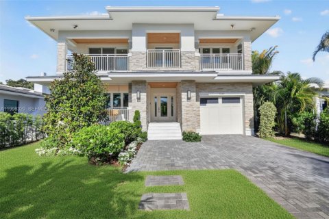 House in Lake Worth, Florida 5 bedrooms, 283.07 sq.m. № 2074492 - photo 3