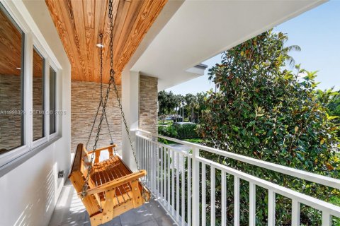 House in Lake Worth, Florida 5 bedrooms, 283.07 sq.m. № 2074492 - photo 5