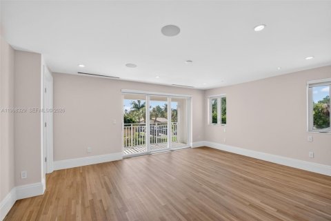 House in Lake Worth, Florida 5 bedrooms, 283.07 sq.m. № 2074492 - photo 26