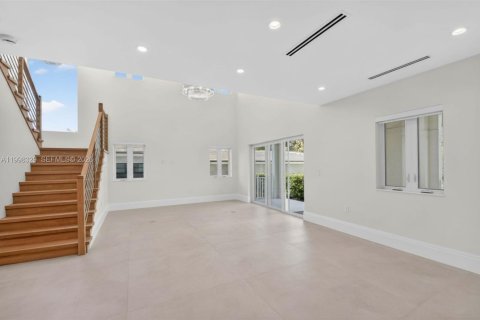 House in Lake Worth, Florida 5 bedrooms, 283.07 sq.m. № 2074492 - photo 14