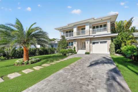 House in Lake Worth, Florida 5 bedrooms, 283.07 sq.m. № 2074492