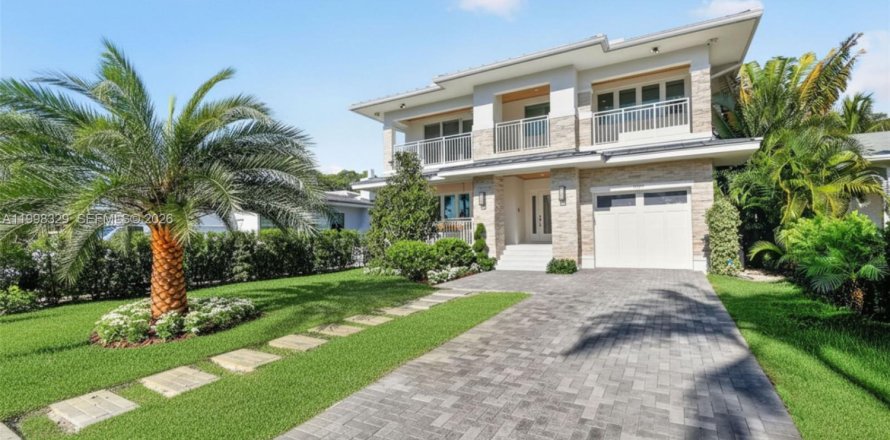 House in Lake Worth, Florida 5 bedrooms, 283.07 sq.m. № 2074492
