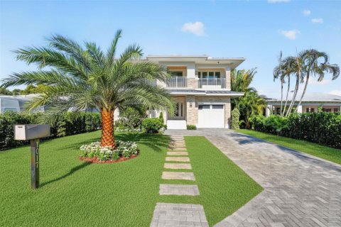 House in Lake Worth, Florida 5 bedrooms, 283.07 sq.m. № 2074492 - photo 2