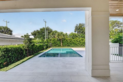 House in Lake Worth, Florida 5 bedrooms, 283.07 sq.m. № 2074492 - photo 15