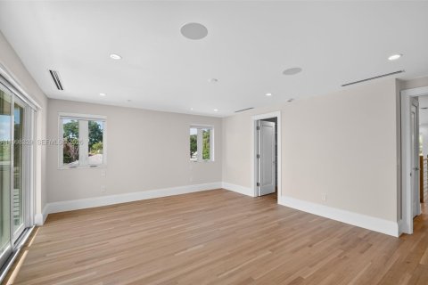 House in Lake Worth, Florida 5 bedrooms, 283.07 sq.m. № 2074492 - photo 30