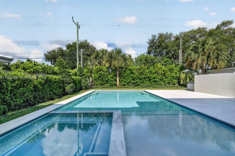 House in Lake Worth, Florida 5 bedrooms, 283.07 sq.m. № 2074492 - photo 18