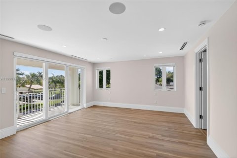 House in Lake Worth, Florida 5 bedrooms, 283.07 sq.m. № 2074492 - photo 27