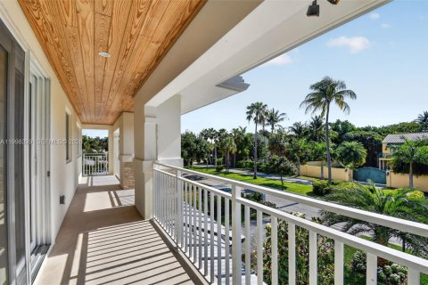 House in Lake Worth, Florida 5 bedrooms, 283.07 sq.m. № 2074492 - photo 28