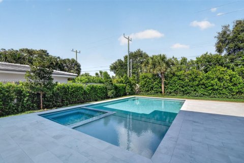 House in Lake Worth, Florida 5 bedrooms, 283.07 sq.m. № 2074492 - photo 19