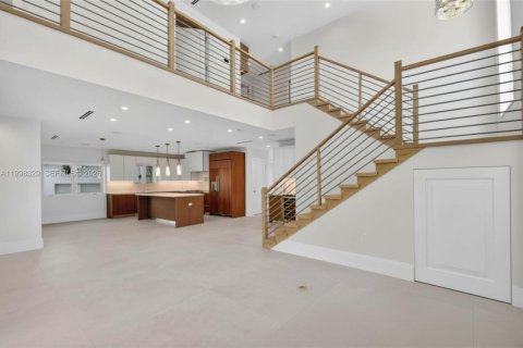 House in Lake Worth, Florida 5 bedrooms, 283.07 sq.m. № 2074492 - photo 23