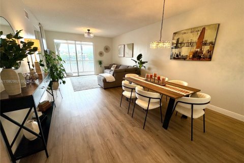 Condo in Tamarac, Florida, 2 bedrooms  № 2047216 - photo 9