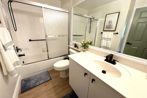 Condo in Tamarac, Florida, 2 bedrooms  № 2047216 - photo 23