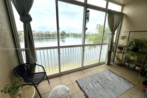 Condo in Tamarac, Florida, 2 bedrooms  № 2047216 - photo 24