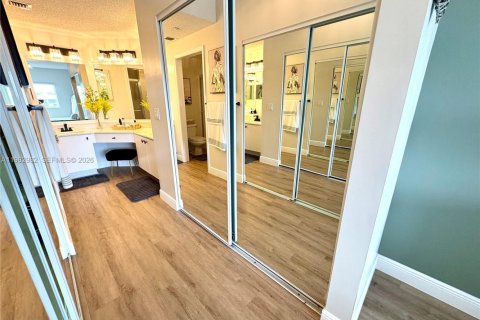 Condo in Tamarac, Florida, 2 bedrooms  № 2047216 - photo 18
