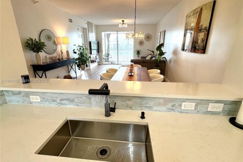 Condo in Tamarac, Florida, 2 bedrooms  № 2047216 - photo 8