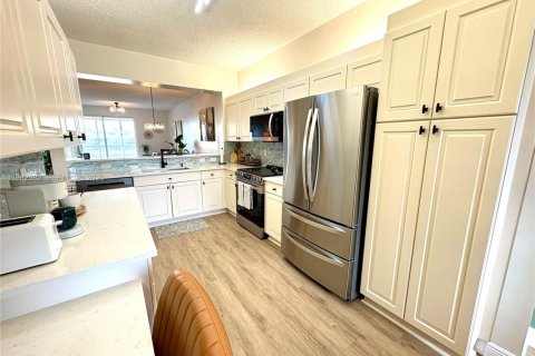 Condo in Tamarac, Florida, 2 bedrooms  № 2047216 - photo 6