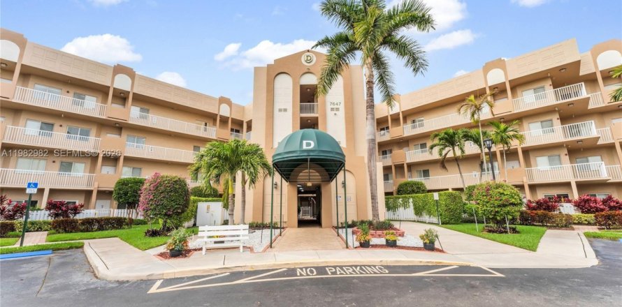 Condo in Tamarac, Florida, 2 bedrooms  № 2047216