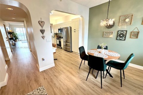 Condo in Tamarac, Florida, 2 bedrooms  № 2047216 - photo 2