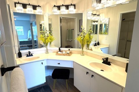 Condo in Tamarac, Florida, 2 bedrooms  № 2047216 - photo 19