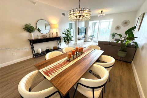 Condo in Tamarac, Florida, 2 bedrooms  № 2047216 - photo 10