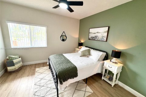 Condo in Tamarac, Florida, 2 bedrooms  № 2047216 - photo 21