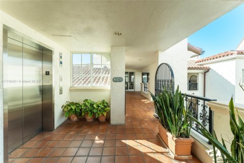 Copropriété à vendre à Miami Beach, Floride: 2 chambres, 177.63 m2 № 1985241 - photo 20