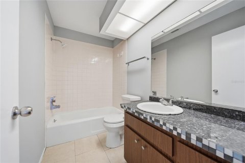 Copropriété à vendre à Sarasota, Floride: 3 chambres, 130.81 m2 № 2388366 - photo 21