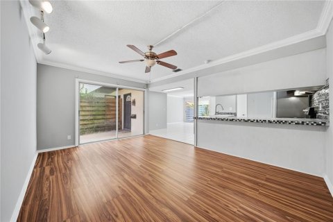 Copropriété à vendre à Sarasota, Floride: 3 chambres, 130.81 m2 № 2388366 - photo 14
