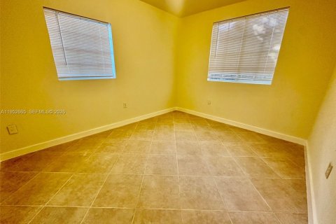 Casa en alquiler en Miami, Florida, 3 dormitorios № 2010389 - foto 5