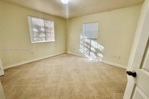 Casa en alquiler en Miami, Florida, 3 dormitorios № 2010389 - foto 7