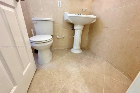 Casa en alquiler en Miami, Florida, 3 dormitorios № 2010389 - foto 9