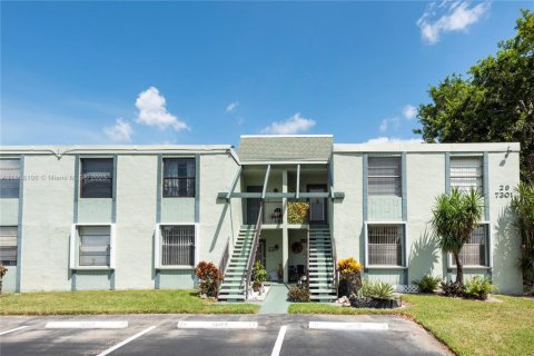 Condo in Margate, Florida, 2 bedrooms  № 1891222 - photo 1