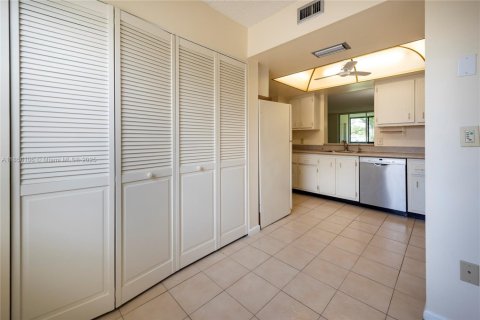 Condo in Margate, Florida, 2 bedrooms  № 1891222 - photo 24