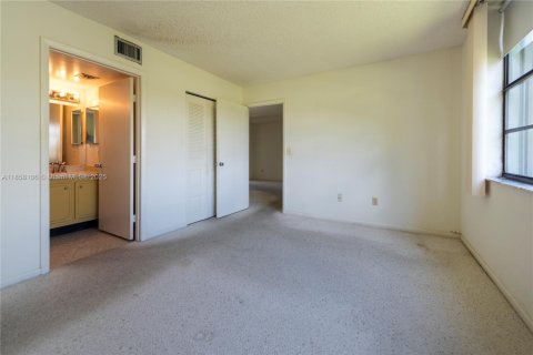 Condo in Margate, Florida, 2 bedrooms  № 1891222 - photo 9