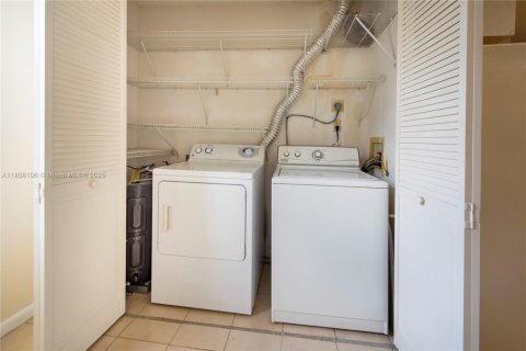 Condo in Margate, Florida, 2 bedrooms  № 1891222 - photo 23