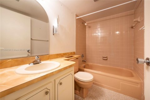 Condo in Margate, Florida, 2 bedrooms  № 1891222 - photo 12