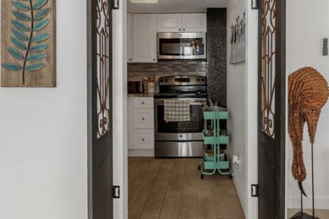 Condo in Tampa, Florida, 1 bedroom  № 1572314 - photo 22