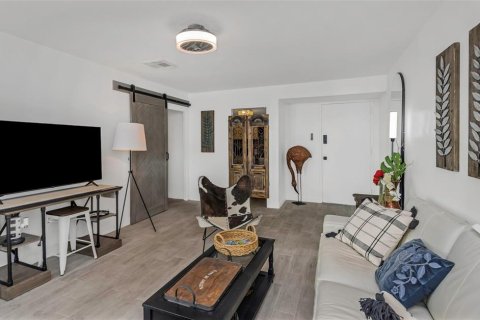Condo in Tampa, Florida, 1 bedroom  № 1572314 - photo 13