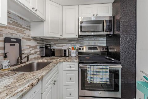 Condo in Tampa, Florida, 1 bedroom  № 1572314 - photo 23