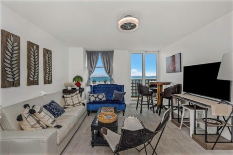 Condo in Tampa, Florida, 1 bedroom  № 1572314 - photo 11