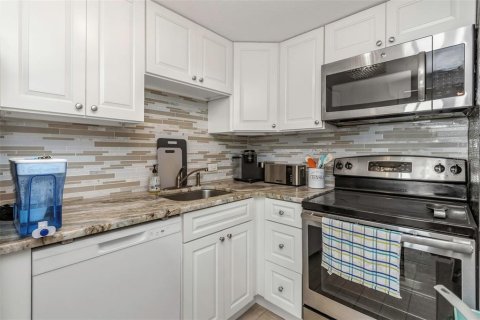 Condo in Tampa, Florida, 1 bedroom  № 1572314 - photo 25