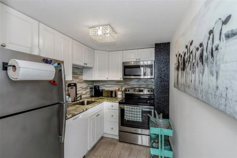 Condo in Tampa, Florida, 1 bedroom  № 1572314 - photo 26