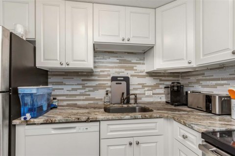 Condo in Tampa, Florida, 1 bedroom  № 1572314 - photo 24