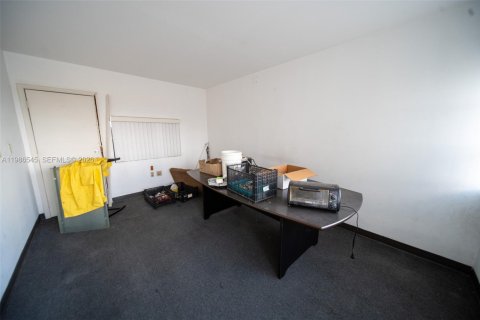 Commercial property in Miami, Florida № 2158370 - photo 29