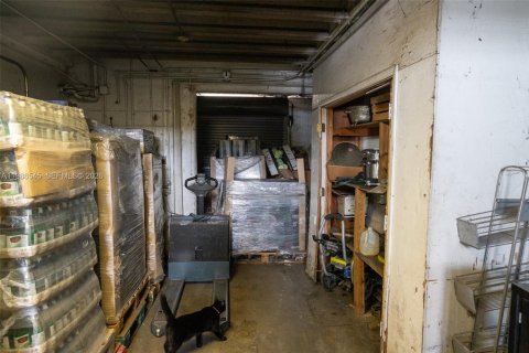 Commercial property in Miami, Florida № 2158370 - photo 18