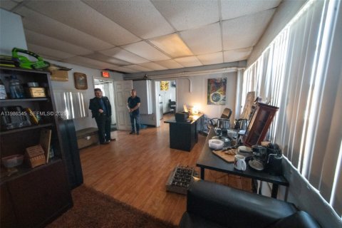Commercial property in Miami, Florida № 2158370 - photo 27