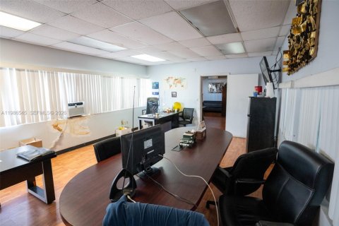 Commercial property in Miami, Florida № 2158370 - photo 23