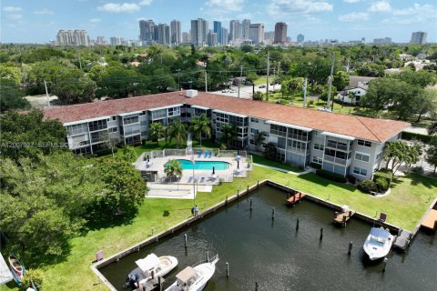 Condominio en Fort Lauderdale, Florida, 2 dormitorios  № 2071275