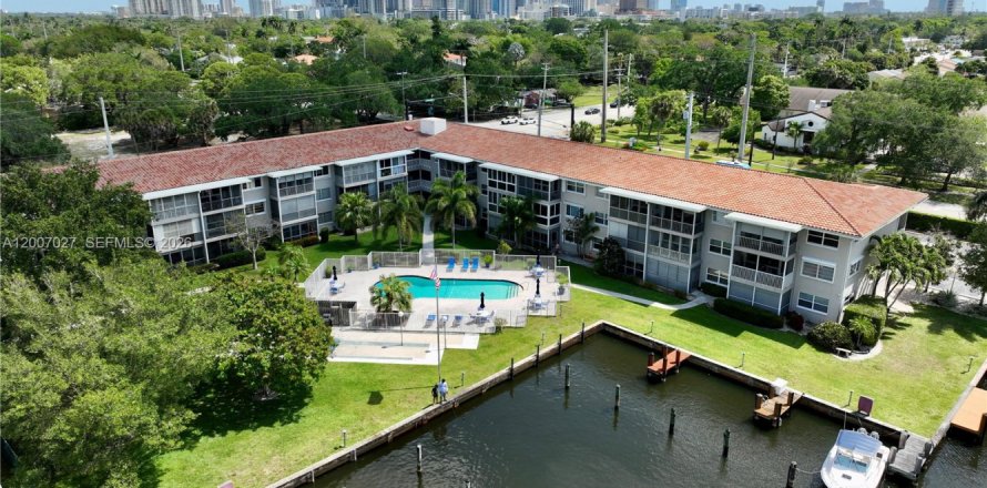 Condominio en Fort Lauderdale, Florida, 2 dormitorios  № 2071275